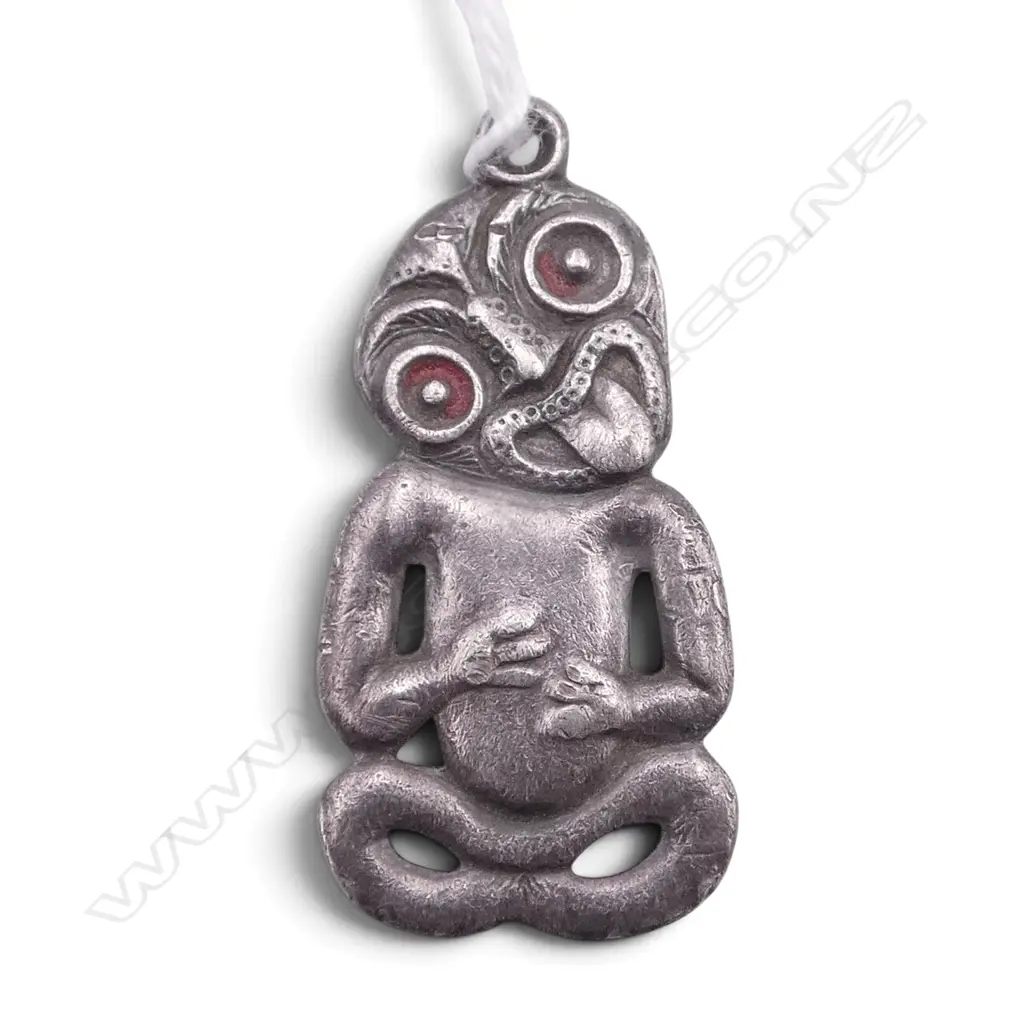 VINTAGE SILVER HEI TIKI PENDANT with red enamelled eyes. H.35mm. Image 1++