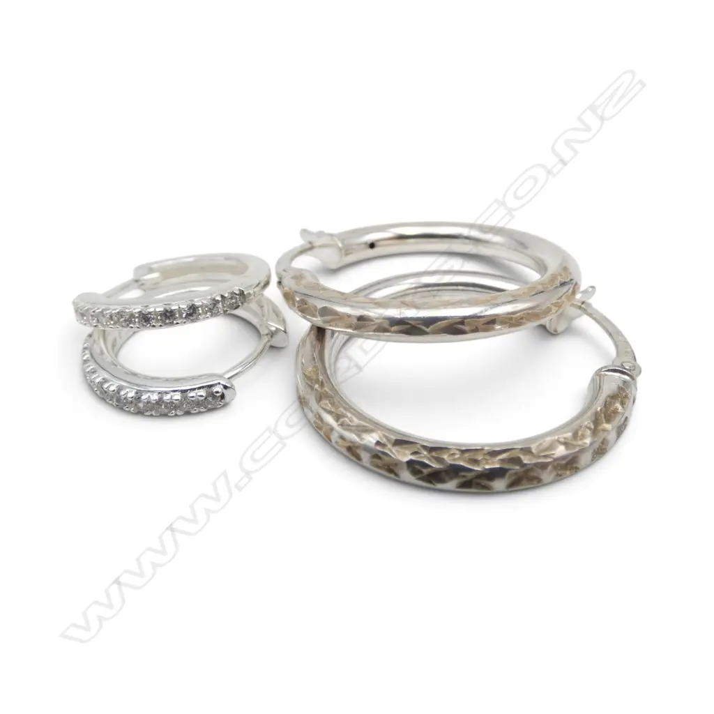 2 S/SILVER PRS PIERCED EARINGS Image 1++
