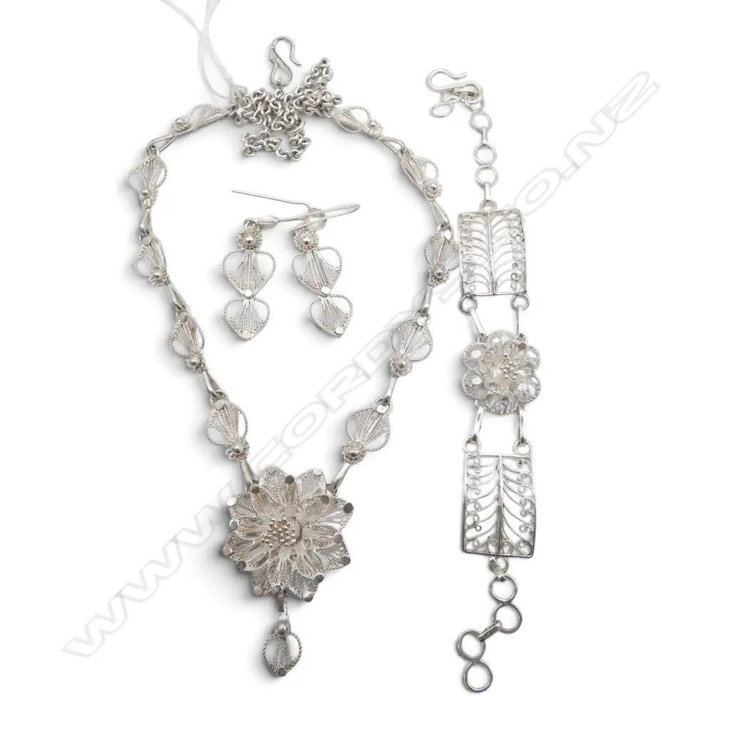 SILVER FILIGREE NECKLACE, BRACELET & PR EARRINGS 32gms Image 1++