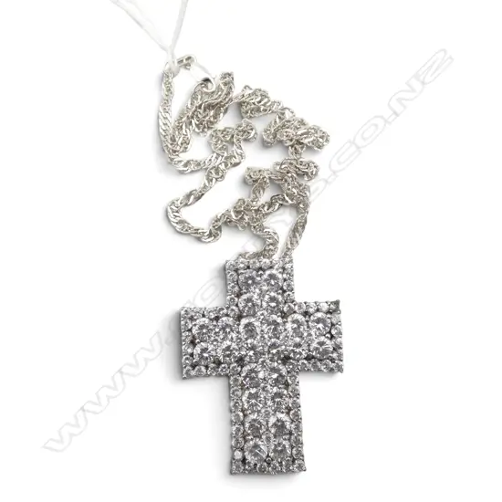 S/SILVER & WHITE STONE CRUCIFIX ON S/SILVER CHAIN