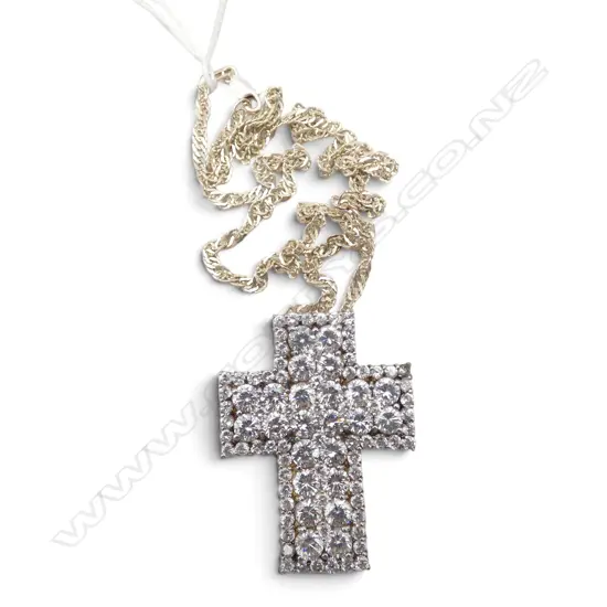 S/SILVER & WHITE STONE CRUCIFIX ON S/SILVER CHAIN