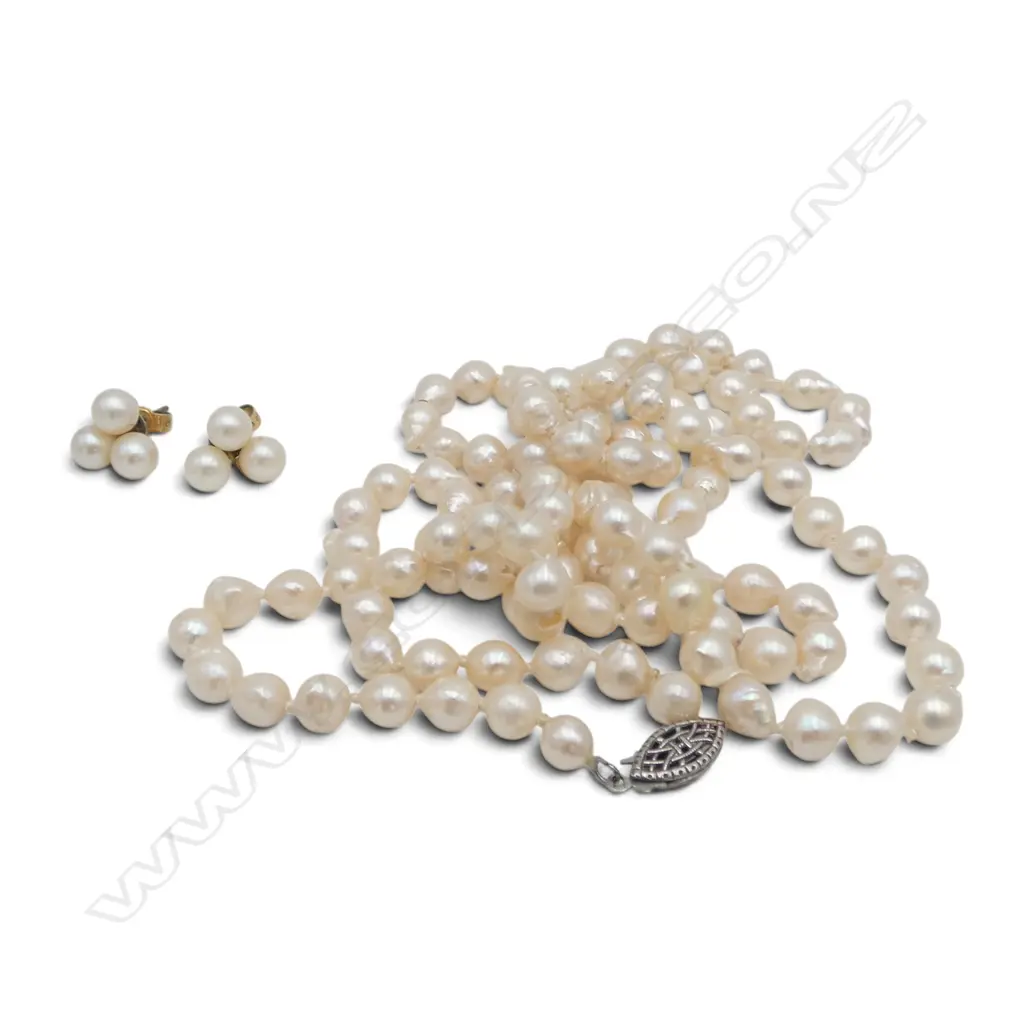 UNIFORM SEMI-BAROQUE CULTURED PEARL NECKLACE W. SILVER CLASP & PEARL EARRINGS, L.800mm Image 1++
