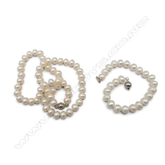 WHITE COLOURED FRESHWATER PEARL NECKLACE & BRACELET SET