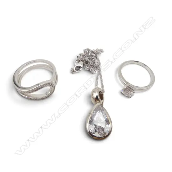 S/SILVER WHITE CZ STONE PENDANT  & 2 PLATED WHITE STONE RINGS