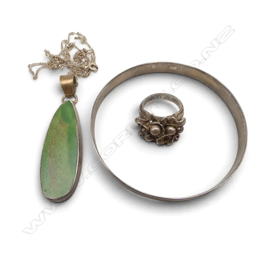 S/SILVER BANGLE GREEN POTTERY PENDANT & S/SILVER RING TOTAL WIEGHT 34GMS Image 1++