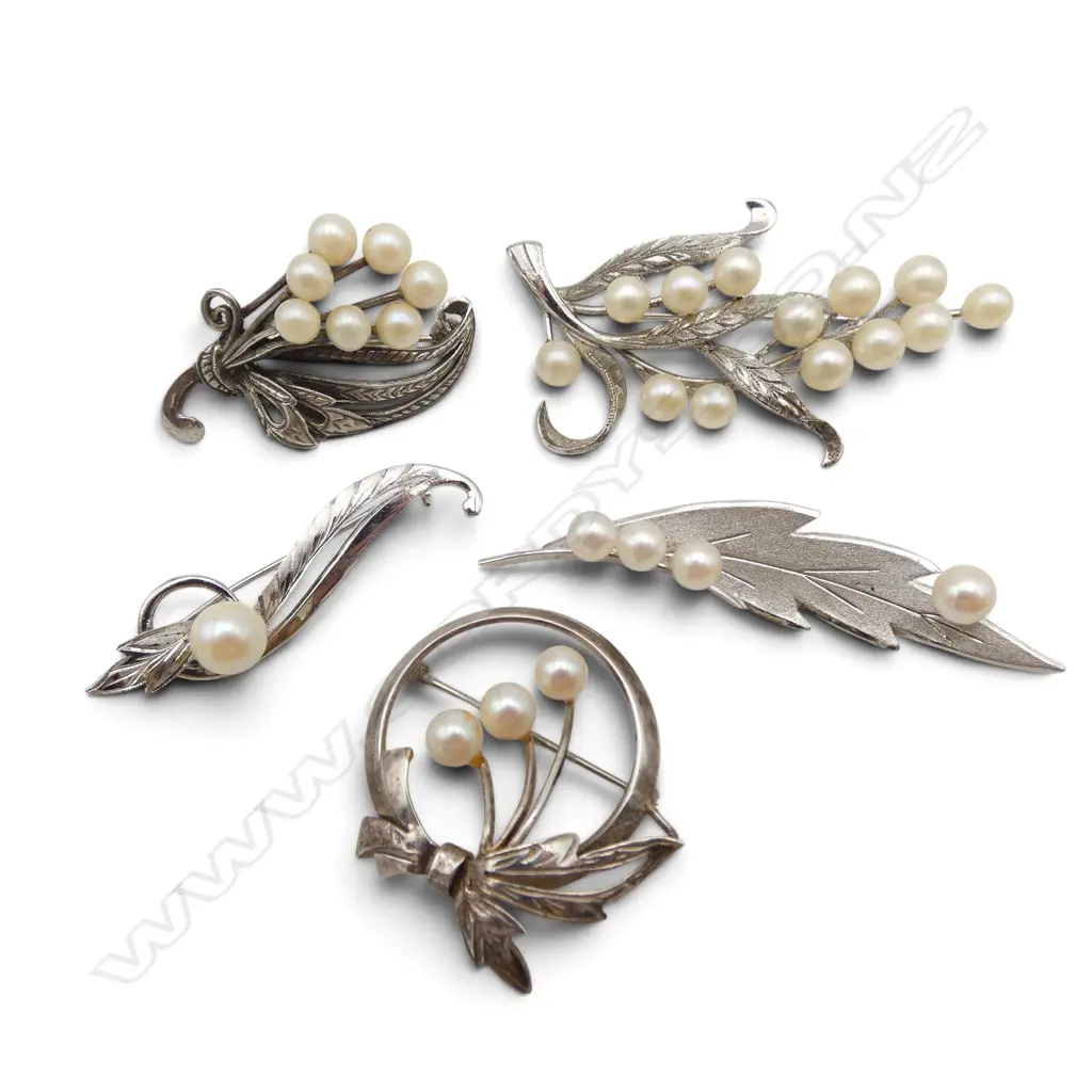 COLLECTION OF 5 S/SILVER & PEARL BROOCHES TOTAL WIEGHT 29,6GMS Image 1++