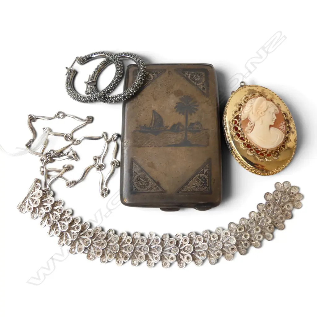 5 PCES JEWELLERY INCL. SILVER GILT CAMEO LOCKET 55x35mm Image 1++