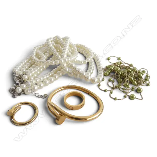 5 PCES COSTUME JEWELLERY; 4 STRAND PEARL NECKLACE, NECKLACE, 3 PCES GP CARTIER STYLE JEWELLERY