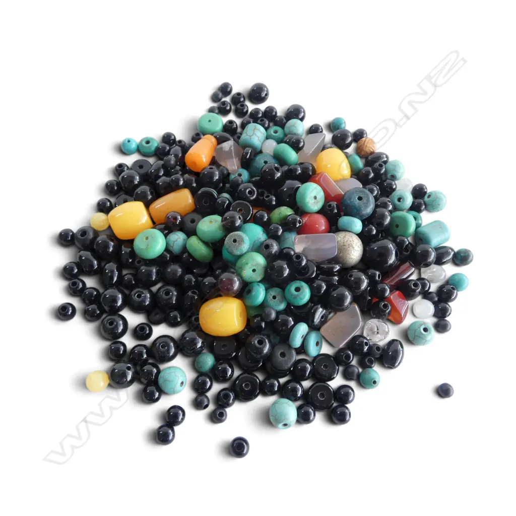 BAG OF ASST BEADS Image 1++