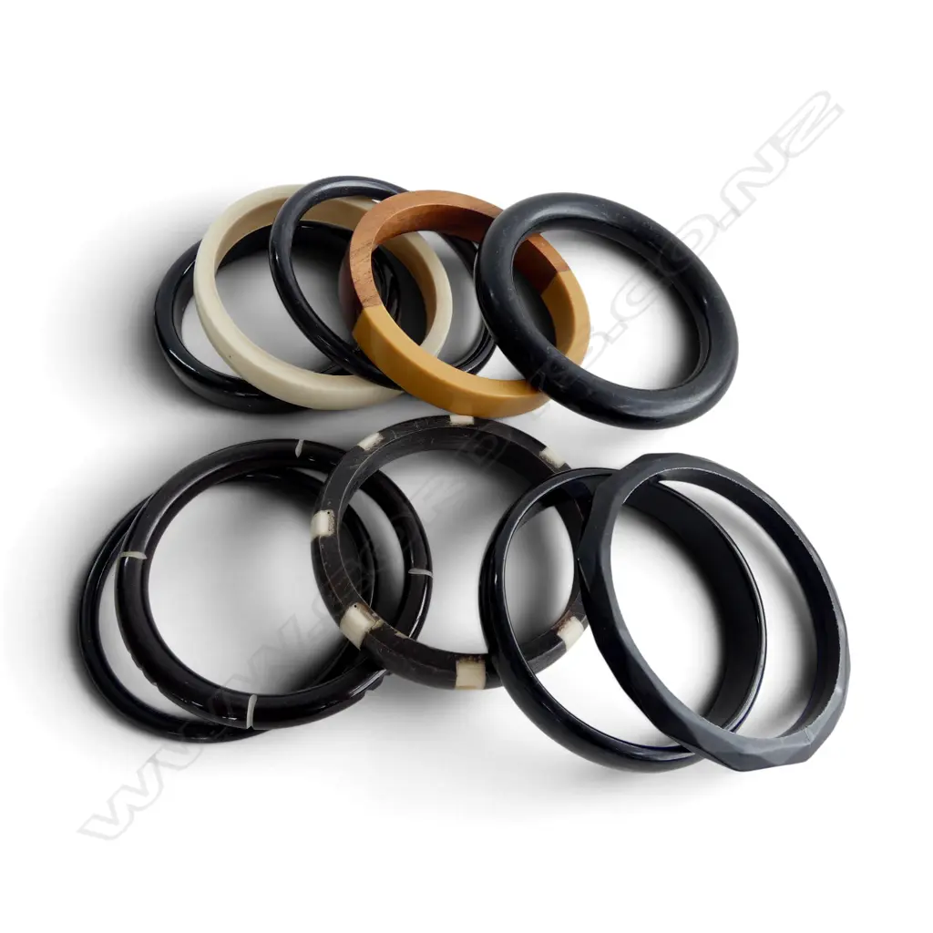 COLLECTION OF TEN ASSORTED BANGLES Image 1++
