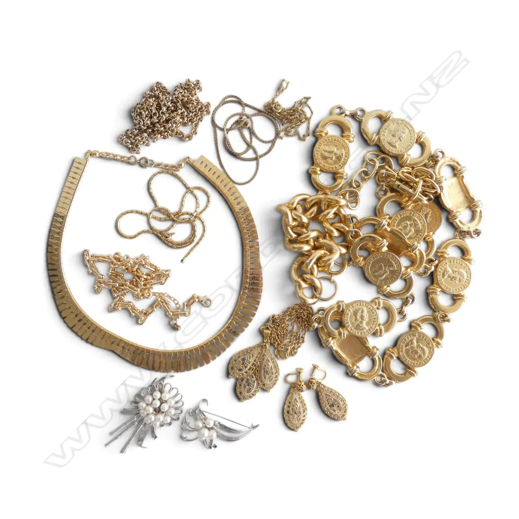 GOLD TONE COSTUME JEWELLERY + 2 SILVER & CULTURED PEARL BROOCHES Image 1++