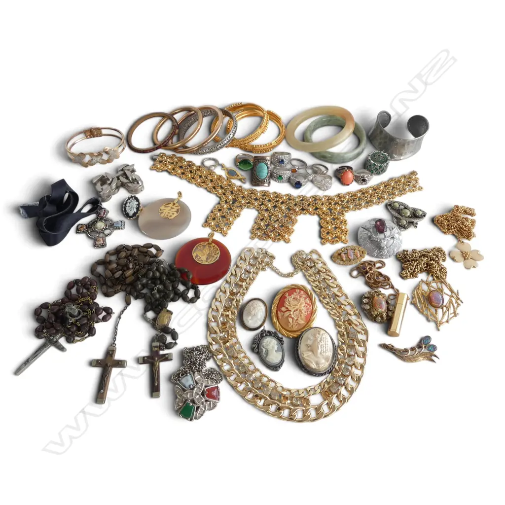 ASST. COSTUME JEWELLERY Image 1++