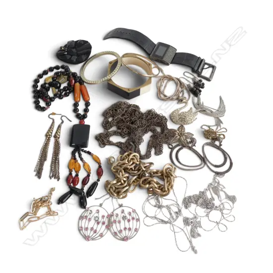 ASST. COSTUME JEWELLERY incl. pr stg silver earrings 13gms