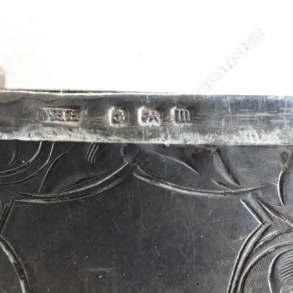 LGE ENGRAVED SILVER VESTA Birmingham 1911. 39gms Image 1++