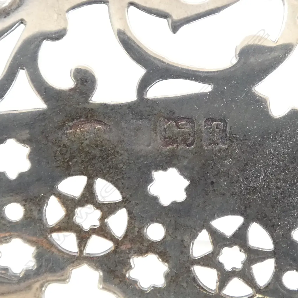 S/SILVER 4 FOOTED BON BON DISH 121.7GMS Image 1++