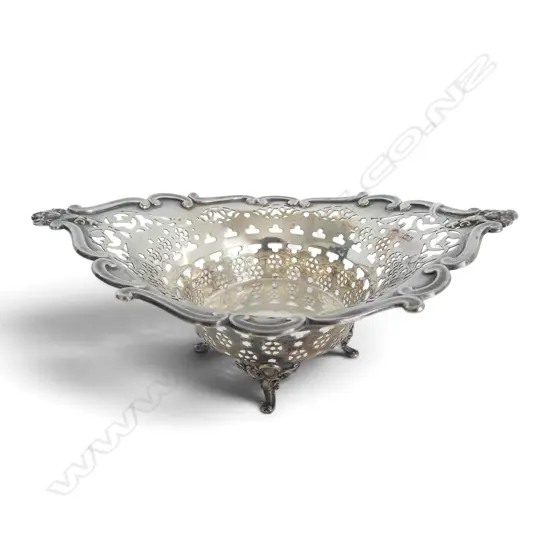 S/SILVER 4 FOOTED BON BON DISH 121.7GMS