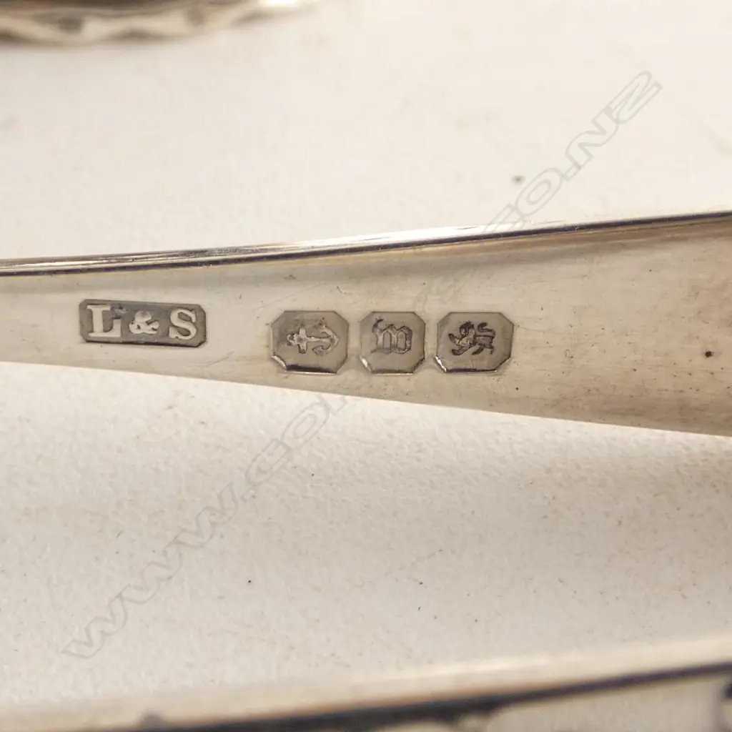 S/SILVER NAPKIN RING & PR S/SILVER TONGS TOTAL WEIGHT 37.4GMS Image 1++