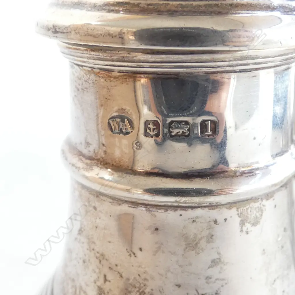 Birmingham 1910 silver sugar castor w tripod base. Silver weight 201gms Image 1++
