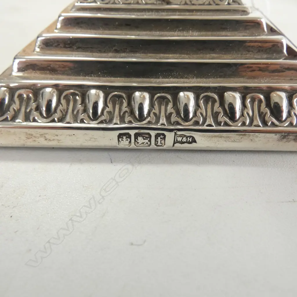 PR STG SILVER CANDLESTICKS, WALKER & HALL SHEFFIELD 1898 H.145mm WEIGHTED Image 1++