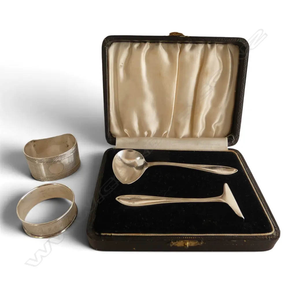 3 PCES STG SILVER; 2 NAPKIN RINGS + BABY SPOON & PUSHER, BOXED 69gms Image 1++