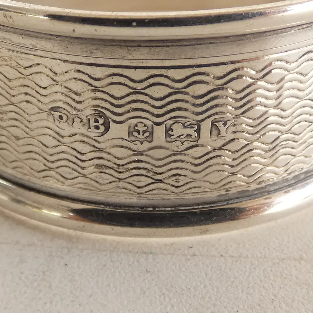 3 PCES STG SILVER; 2 NAPKIN RINGS + BABY SPOON & PUSHER, BOXED 69gms Image 1++