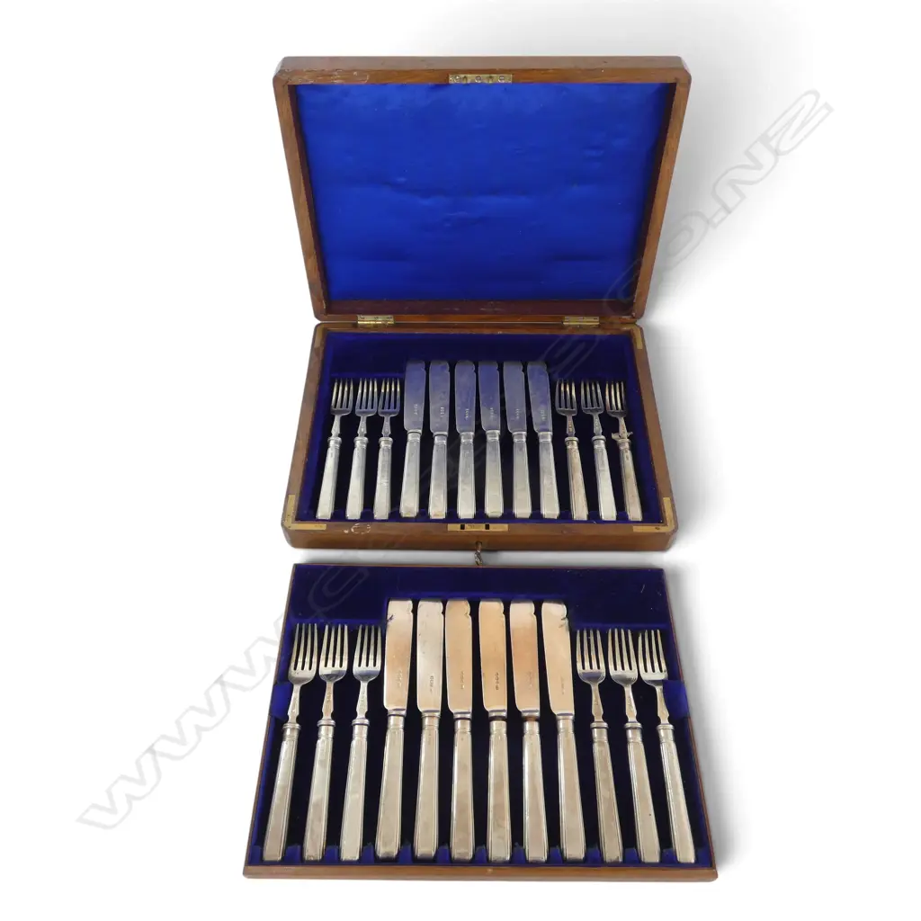 24PC  OAK CASED S/SILVER FISH SET  Image 1++
