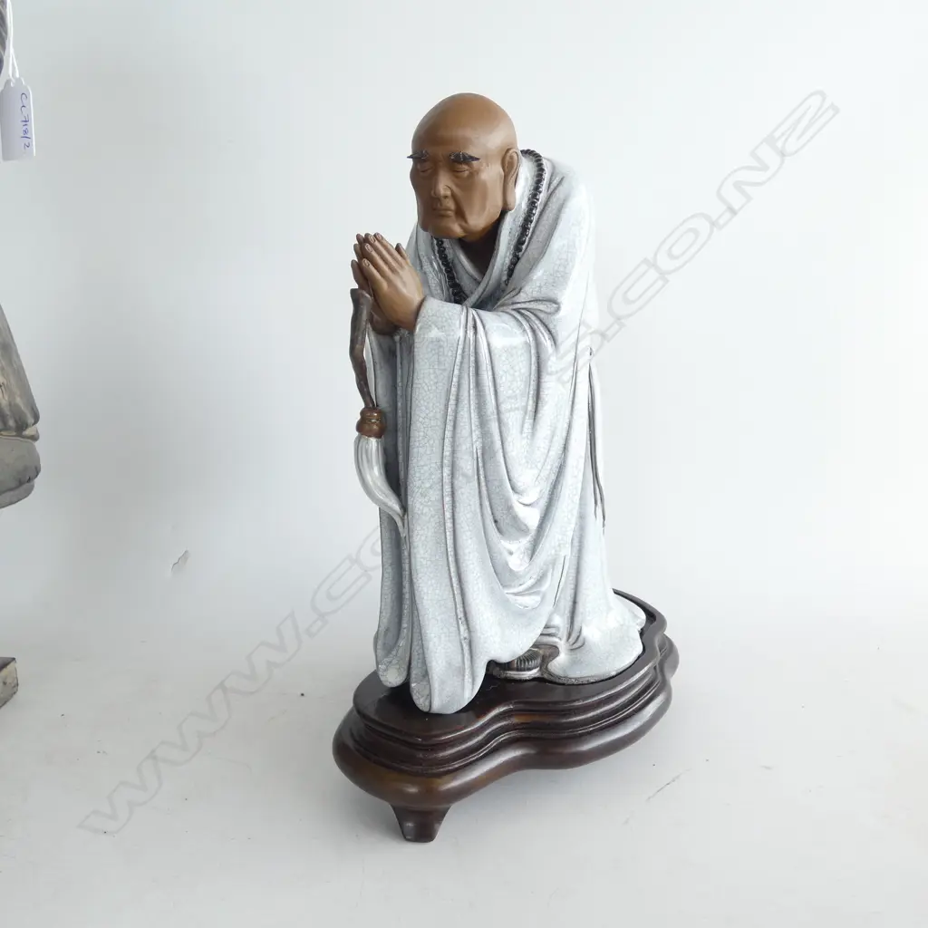 ORIENTAL PRAYING FIGURE ON STAND H.290mm Image 1++