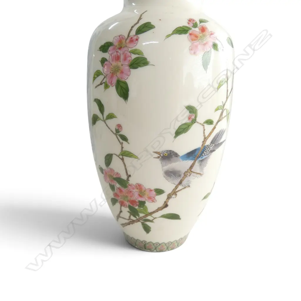 4 ORIENTAL VASES; B/W RIM AF H.410mm, YELLOW w. DRILLED BASE Image 1++