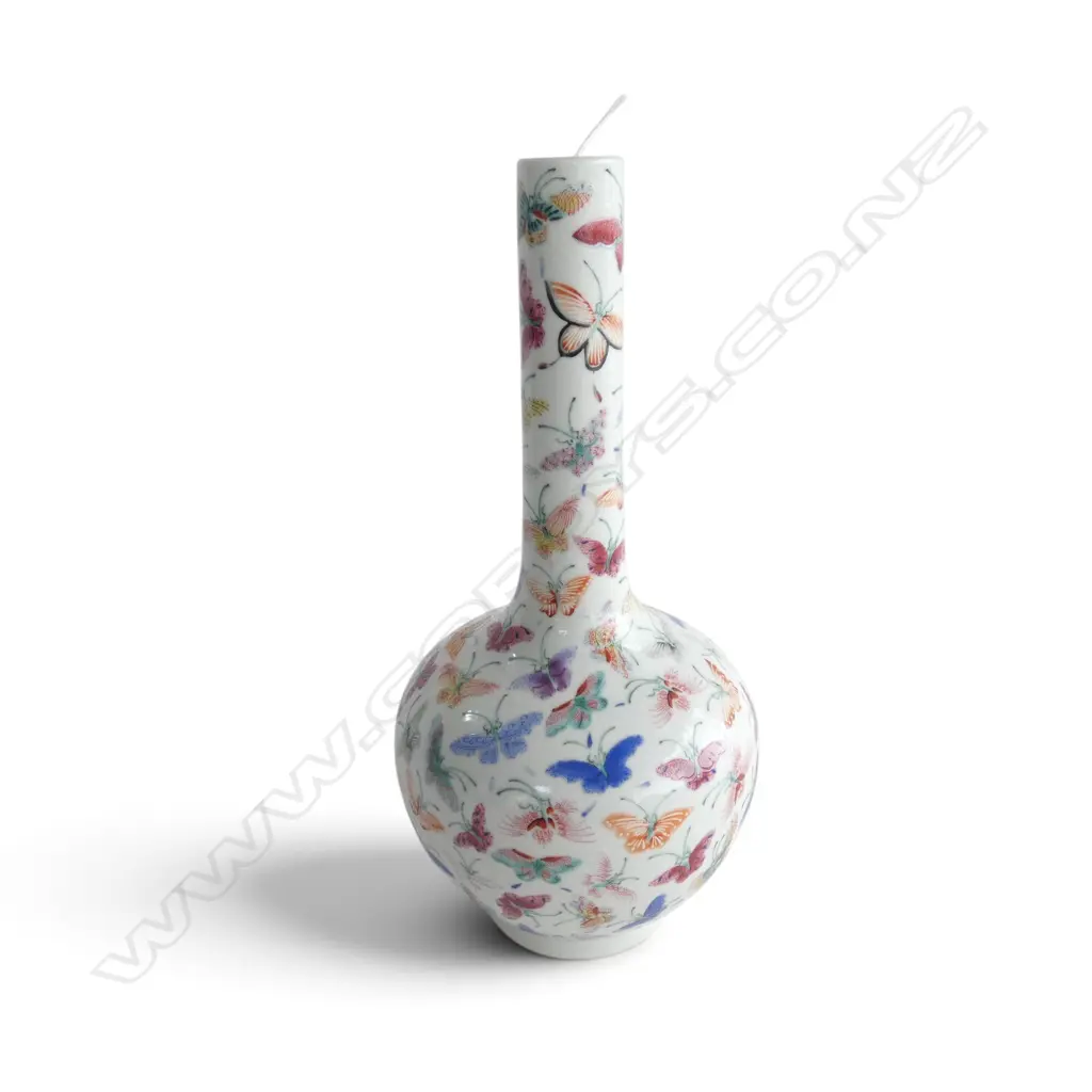 ORIENTAL VASE w. BUTTERFLY DESIGN H.300mm Image 1++