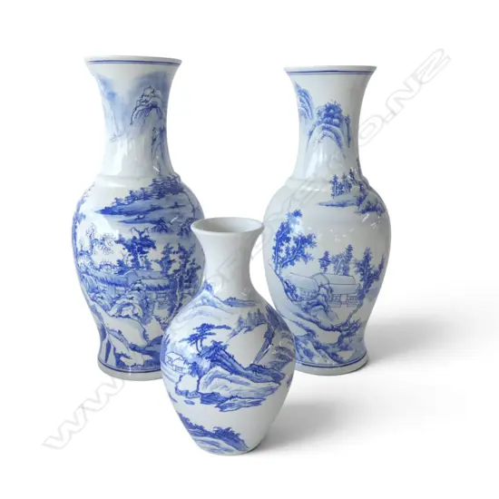 3 ORIENTAL B/W VASES (PR H.420mm + 1)