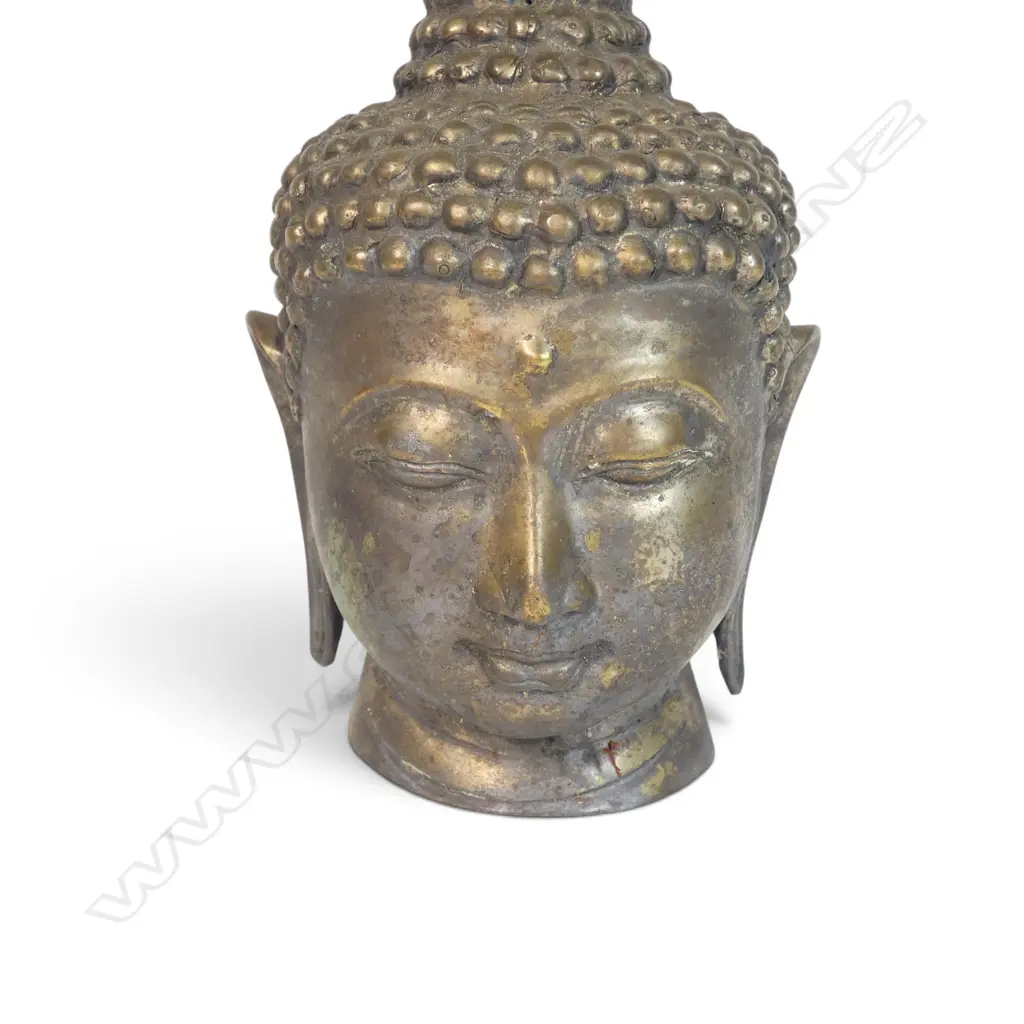 THAI VINTAGE BRASS BRONZED CONTEMPLATIVE BUDDHA HEAD WITH DISTINCTIVE FLAME LIKE RASMI TOPKNOT, 90 X 230MM Image 1++