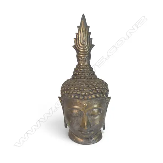 THAI VINTAGE BRASS BRONZED CONTEMPLATIVE BUDDHA HEAD WITH DISTINCTIVE FLAME LIKE RASMI TOPKNOT, 90 X 230MM