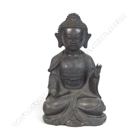 FINE CHINESE ANTIQUE STYLE BRONZED SEATED BUDDHA HOLDING A LOTUS BUD (SYMBOLE OF SPIRITUAL AWAKENING), 160 X 280MM
