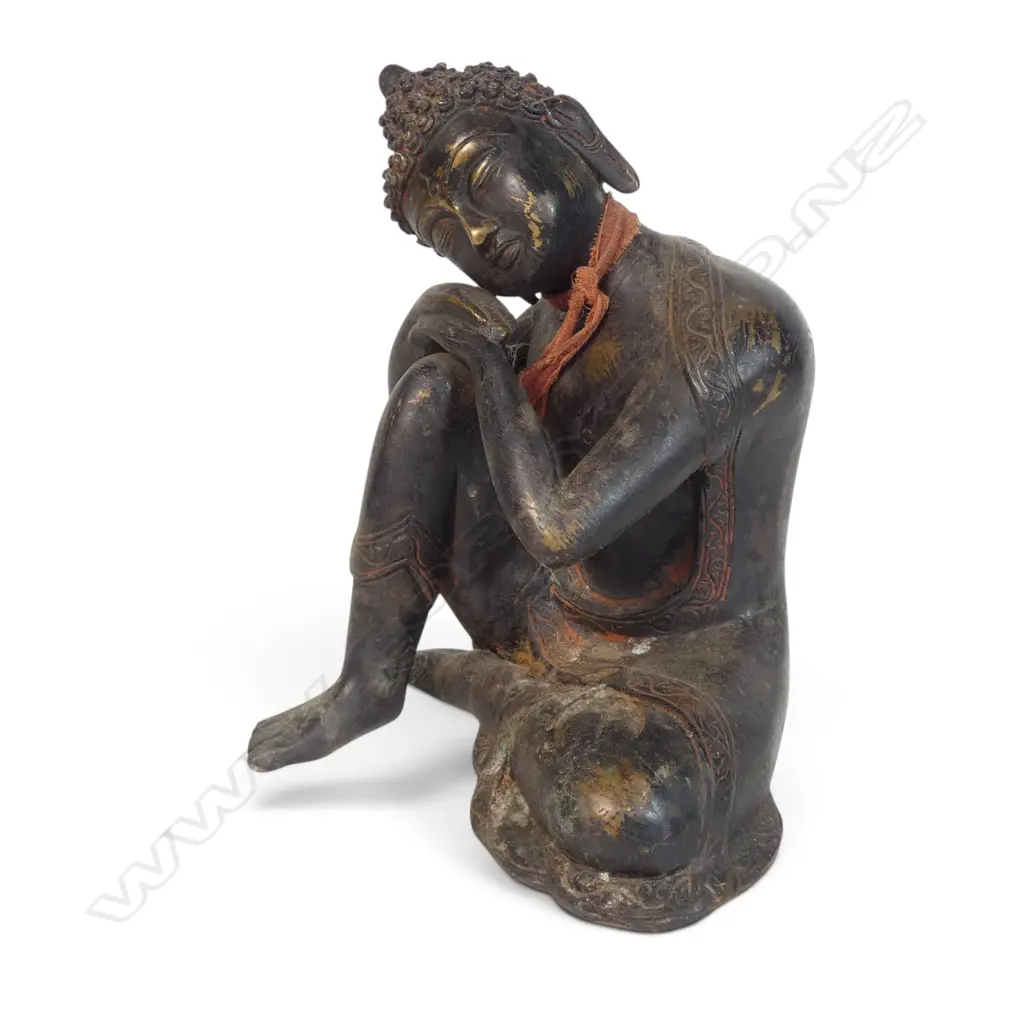 SINO-TIBETAN STYLE BRONZED RESTING BUDDHA ON A CONTEMPLATIVE POSTURE, REDDISH & GOLDEN HIGHLIGHTS,150 X 180MM Image 1++