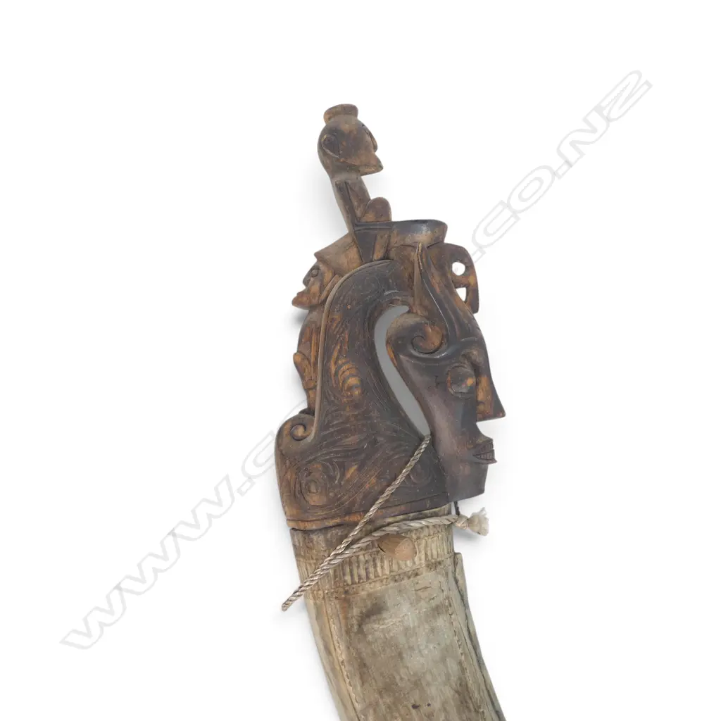 TRADITIONAL BATAK MEDICINE HORN FROM THE BATAK CULTURE (SUMATRA), HORN & WOOD, L.480MM Image 1++