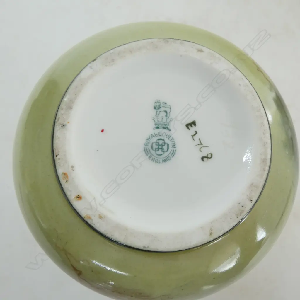 ROYAL DOULTON COACHING DAYS VASE in WINTER COLOURS, H.130mm Image 1++
