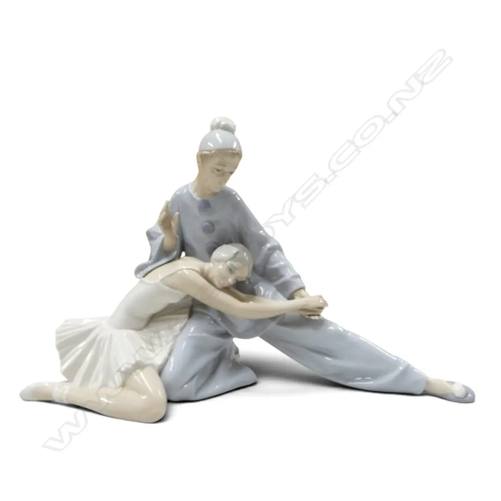 LLADRO 'CLOSING SCENE' FIGURINE H.240mm Image 1++
