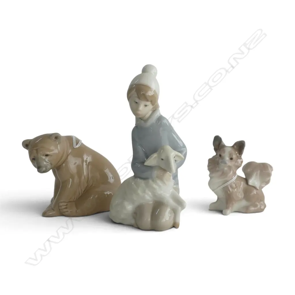 3 LLADRO SMALL FIGURINES: Polar bear + Papillon dog + boy with lamb head broken Image 1++