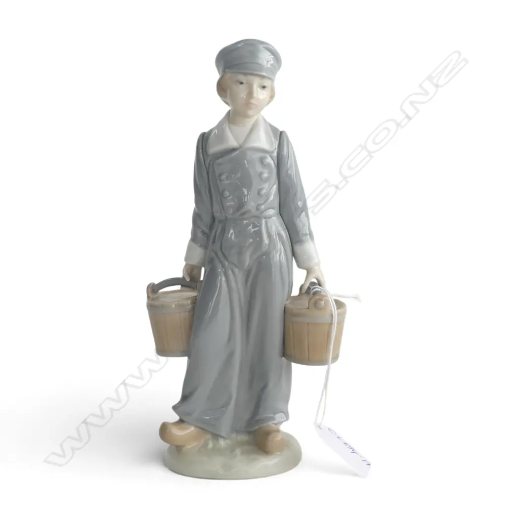 LLADRO FIGURE BOY WITH PAILS. H.220mm Image 1++