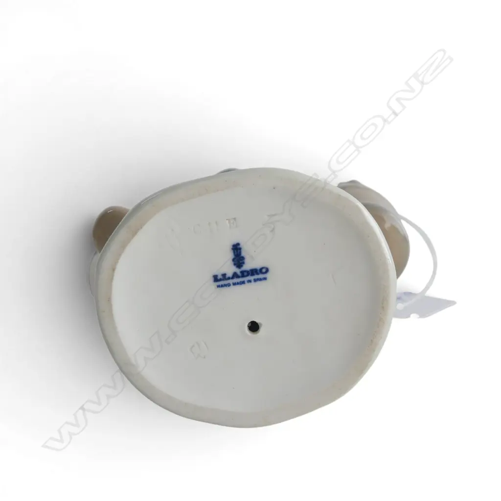 LLADRO FIGURE BOY WITH PAILS. H.220mm Image 1++