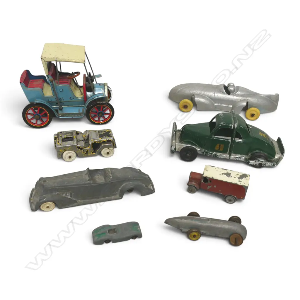 8 ASST. VINTAGE TOYS Incl. FUN HO! H.115mm Image 1++