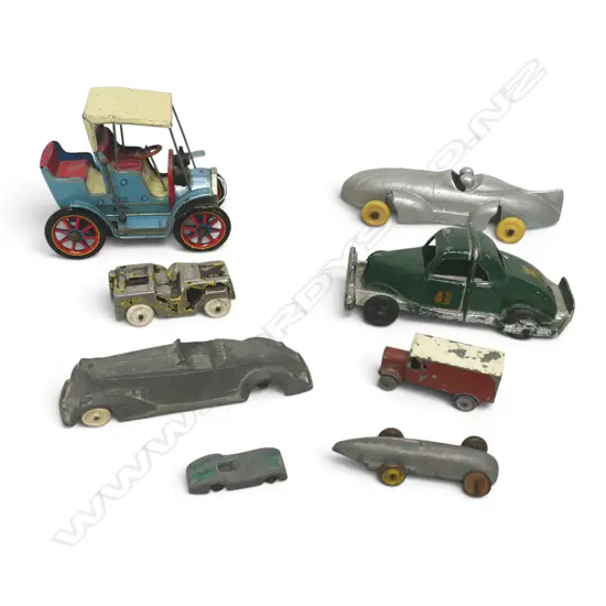 8 ASST. VINTAGE TOYS Incl. FUN HO! H.115mm