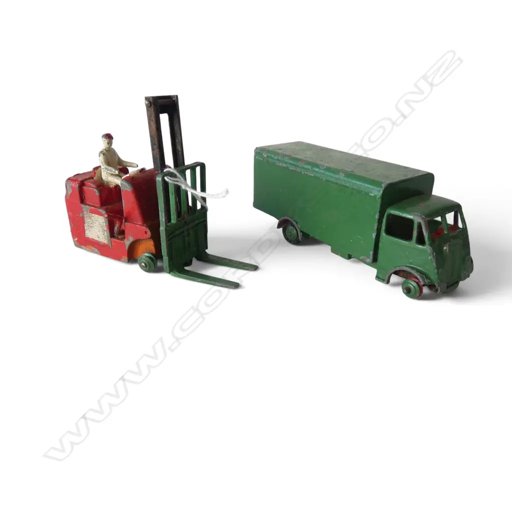 2 DINKY TOYS FORK LIFT TRUCK & TRUCK (faults to wheels) Image 1++