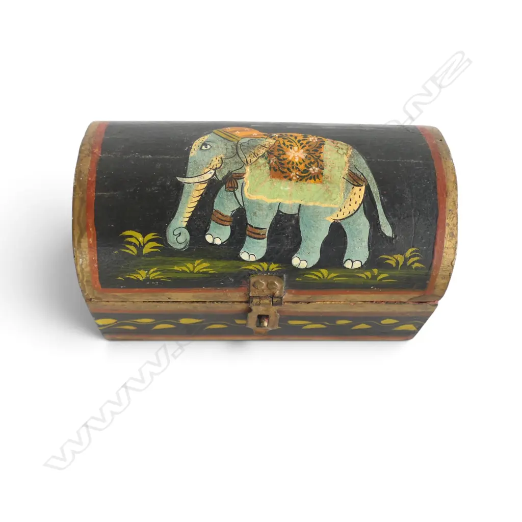 VINTAGE INDIAN JEWELLERY BOX & HANDCRAFTED BRASS PITCHER, H.230MM Image 1++