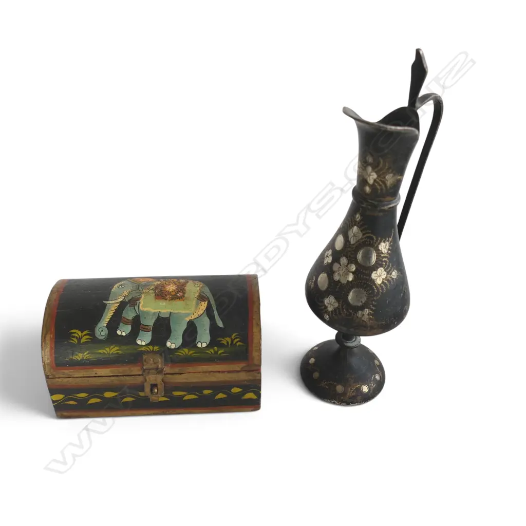 VINTAGE INDIAN JEWELLERY BOX & HANDCRAFTED BRASS PITCHER, H.230MM Image 1++
