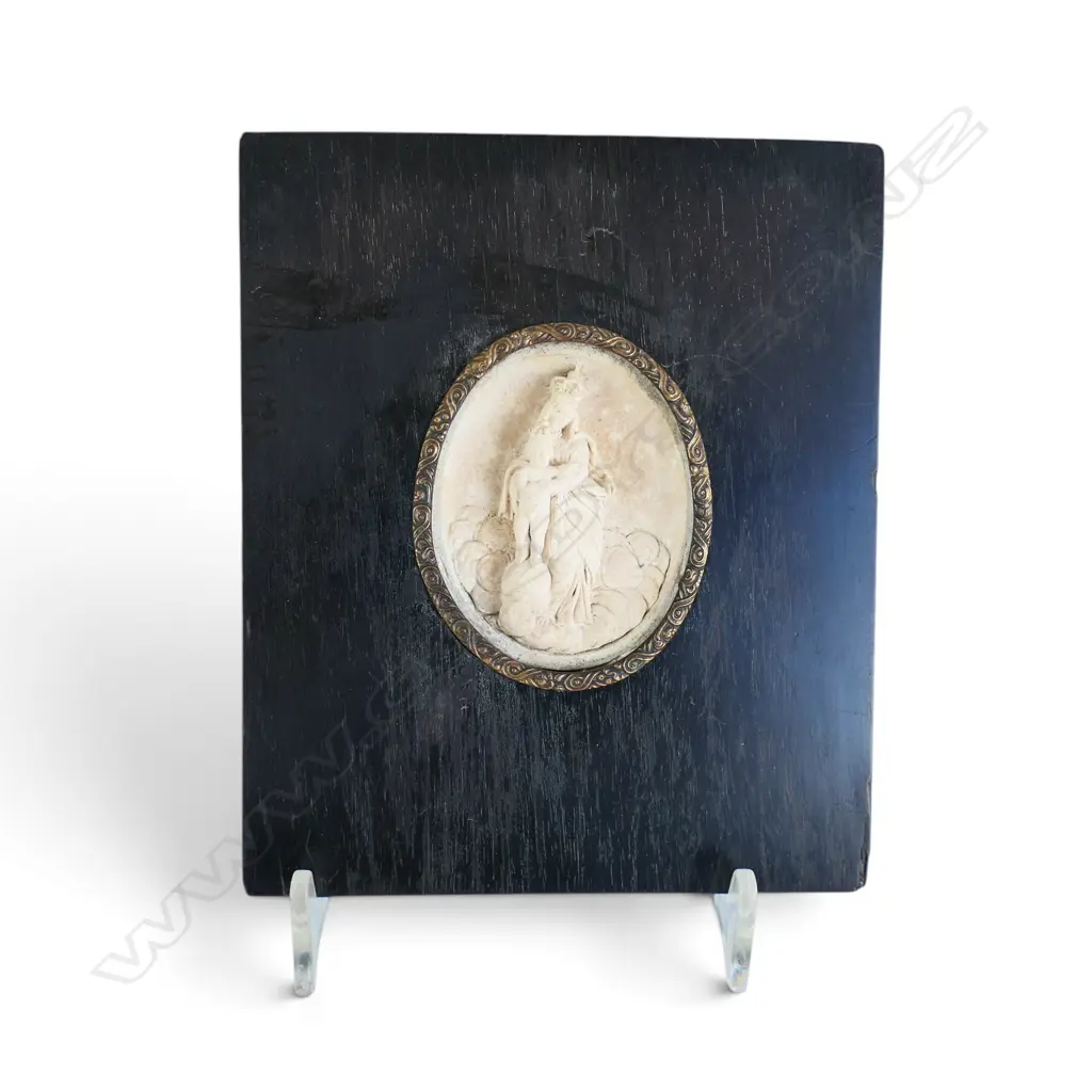 EARLY 20thC CAMEO OF MADONNA & CHILD in wooden frame 125x105mm Image 1++
