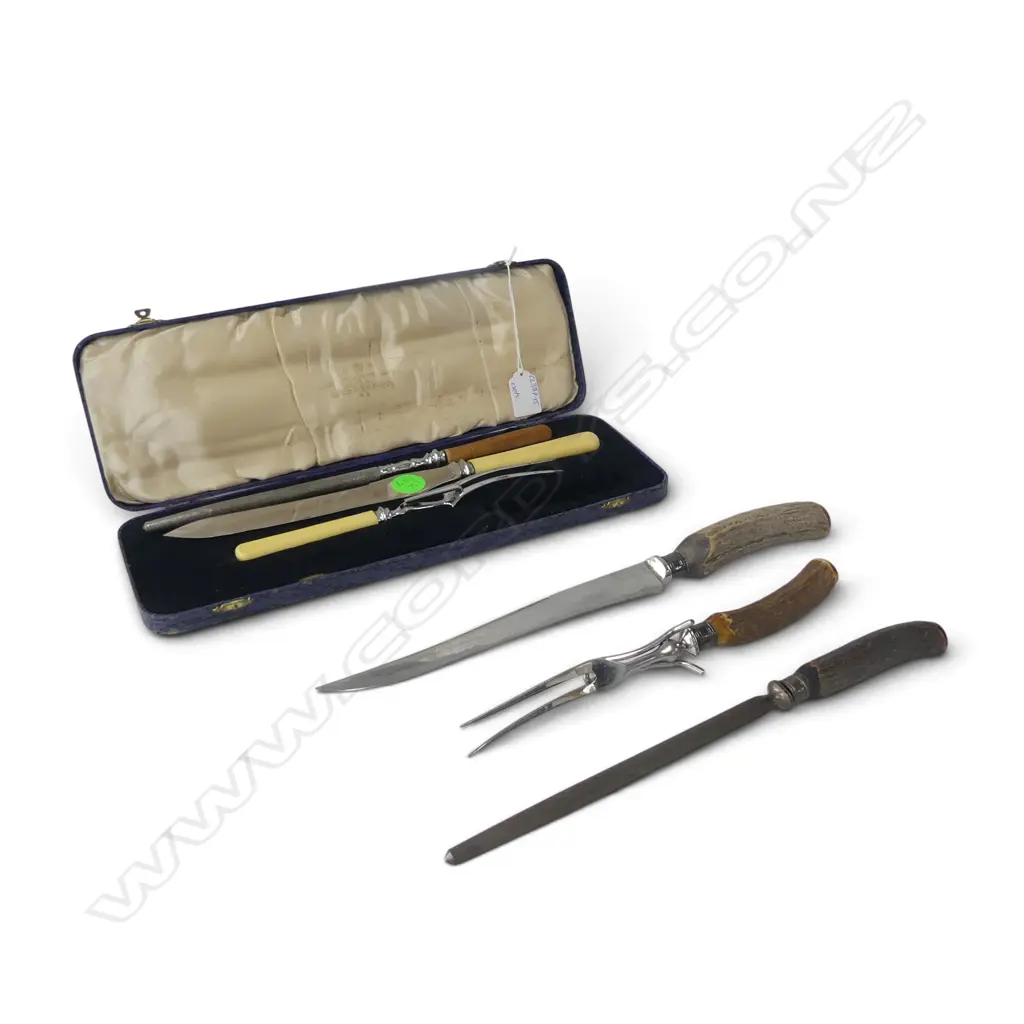 2 CARVING SETS  Image 1++