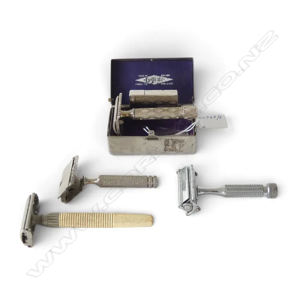 FOUR 1920'S SAFETY RAZORS, 2 'GEM', GILLETTE IN BOX, & OTHER, L.90mm Image 1++