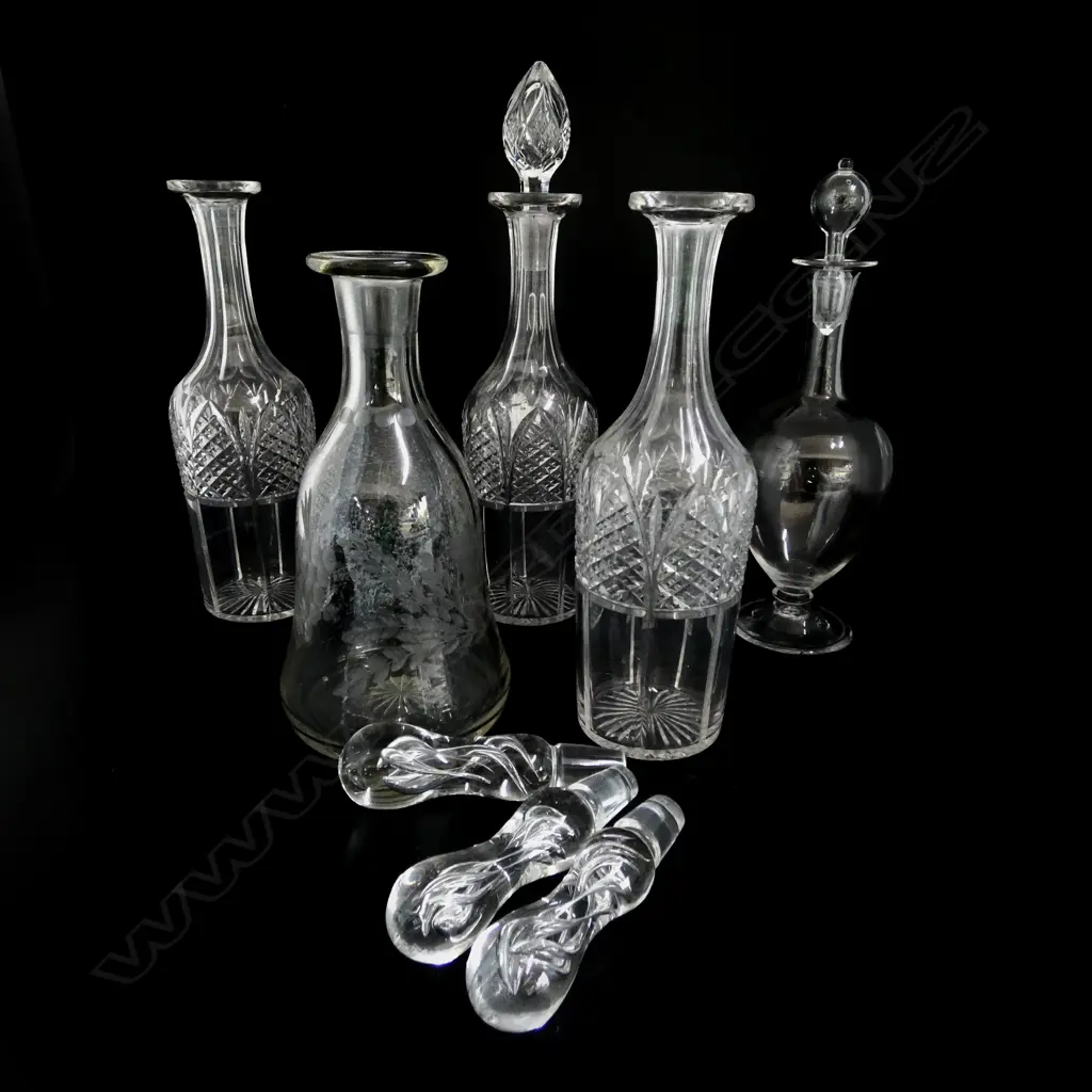 5 ASST. CRYSTAL & GLASS DECANTERS faults, three without stoppers H.320mm + 3 TWIST GLASS STOPPERS Image 1++