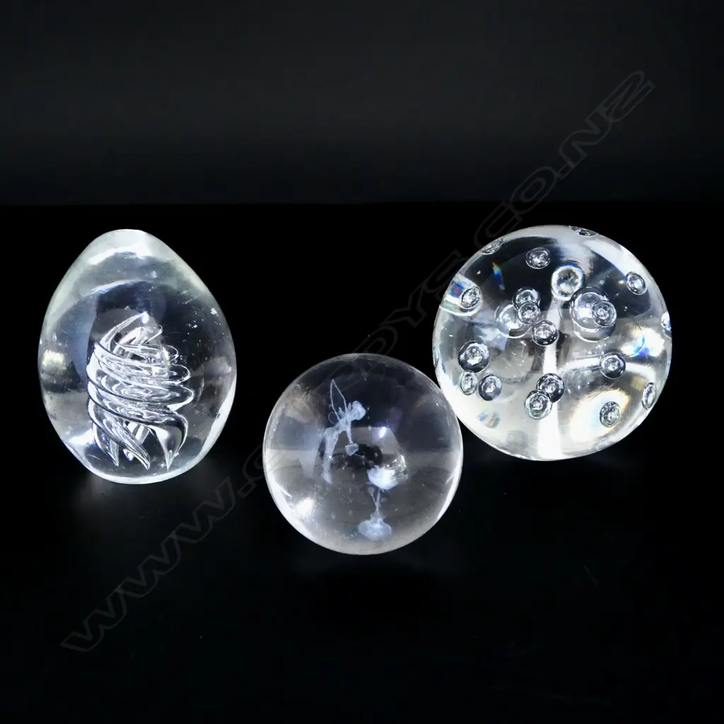 8 ART GLASS PAPERWEIGHTS H.90mm Image 1++